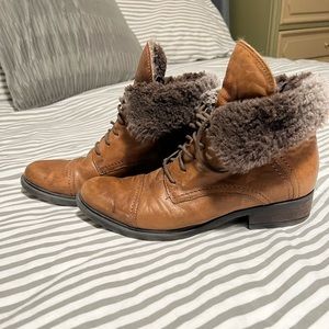 Clarks Brown Leather Lace Up Ankle Boot w/Faux Fur Lining